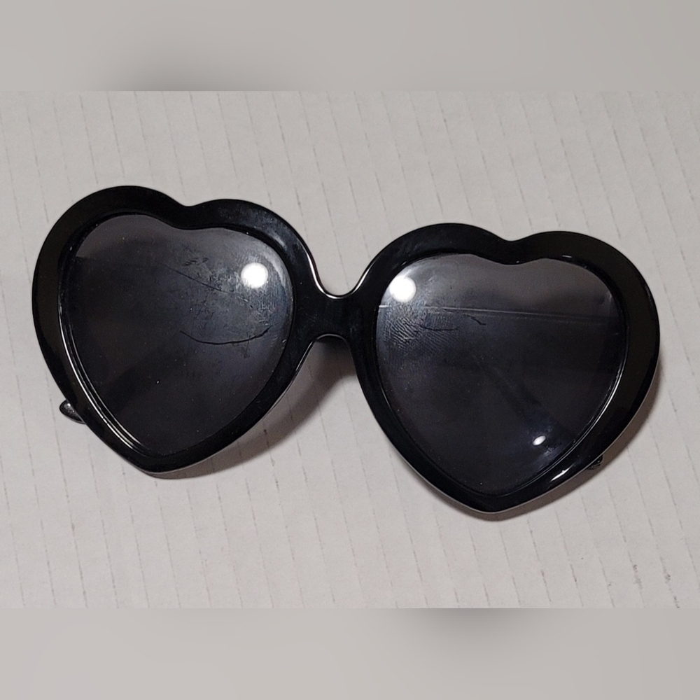 Heart-Shaped Black Sunglasses